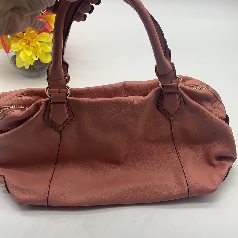 Ora Delphine Pink pebble leather shoulder bag. MCB1647D